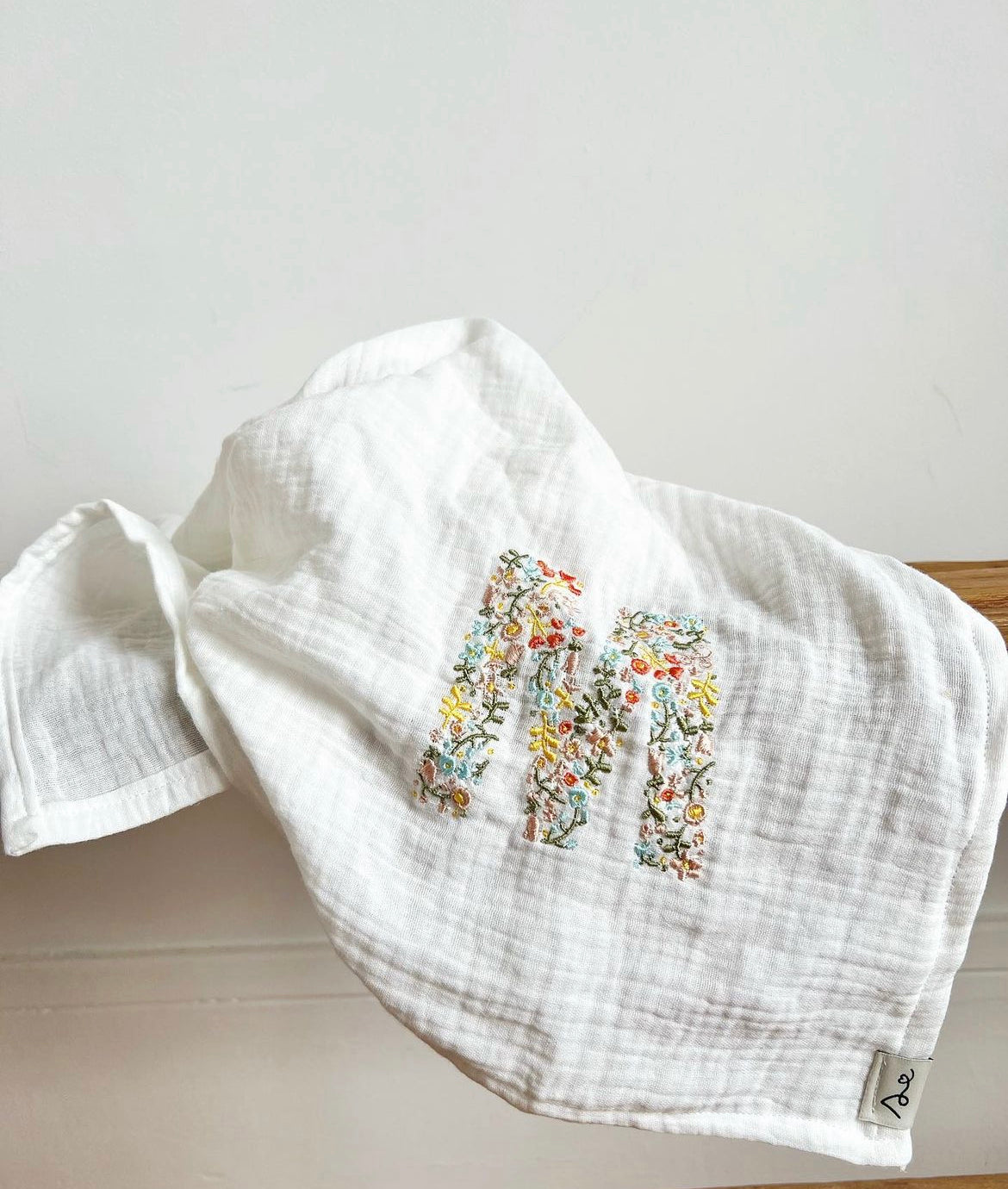 lange gaze de coton personnalisé bébé brodé initiale