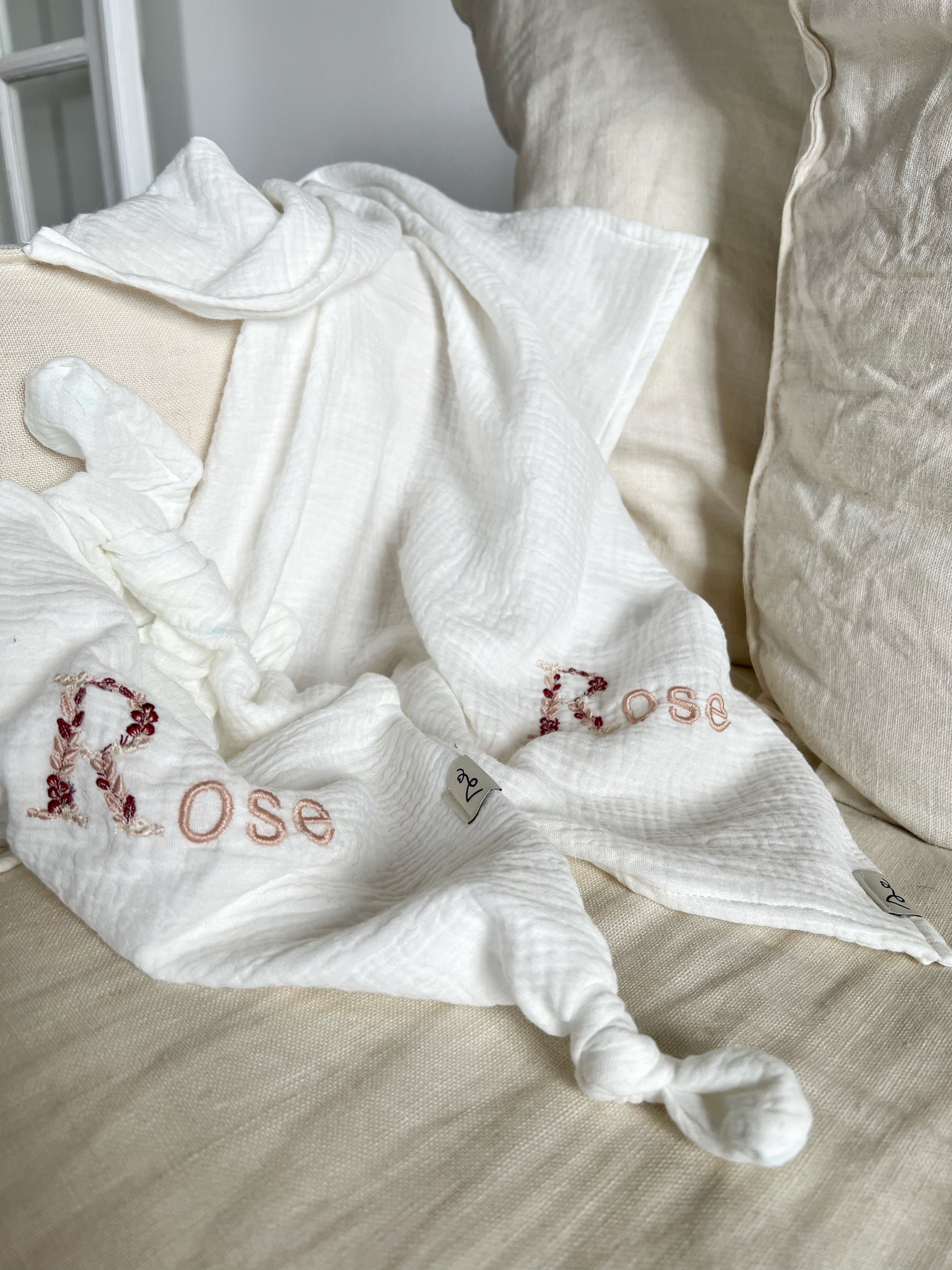 doudou lange gaze de coton personnalisé fleuri